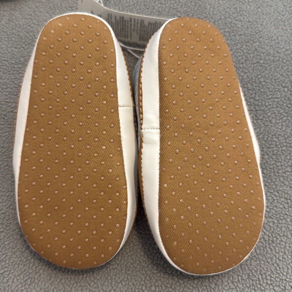 Lot of 5 girls shoes from Old Navy 18-24 months.  3 pair are new. - Picture 7 of 14